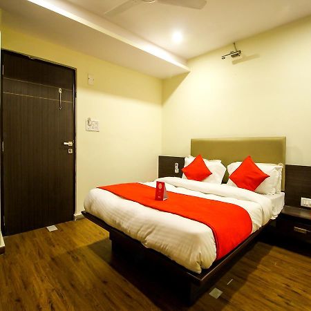 فَدودارا New Rajdhani Hotel المظهر الخارجي الصورة