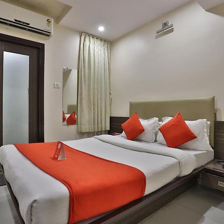 فَدودارا New Rajdhani Hotel المظهر الخارجي الصورة