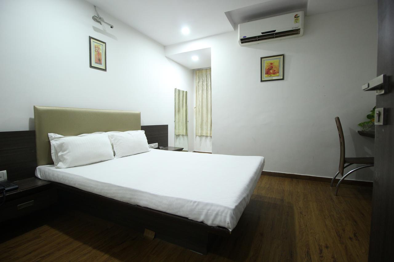 فَدودارا New Rajdhani Hotel المظهر الخارجي الصورة