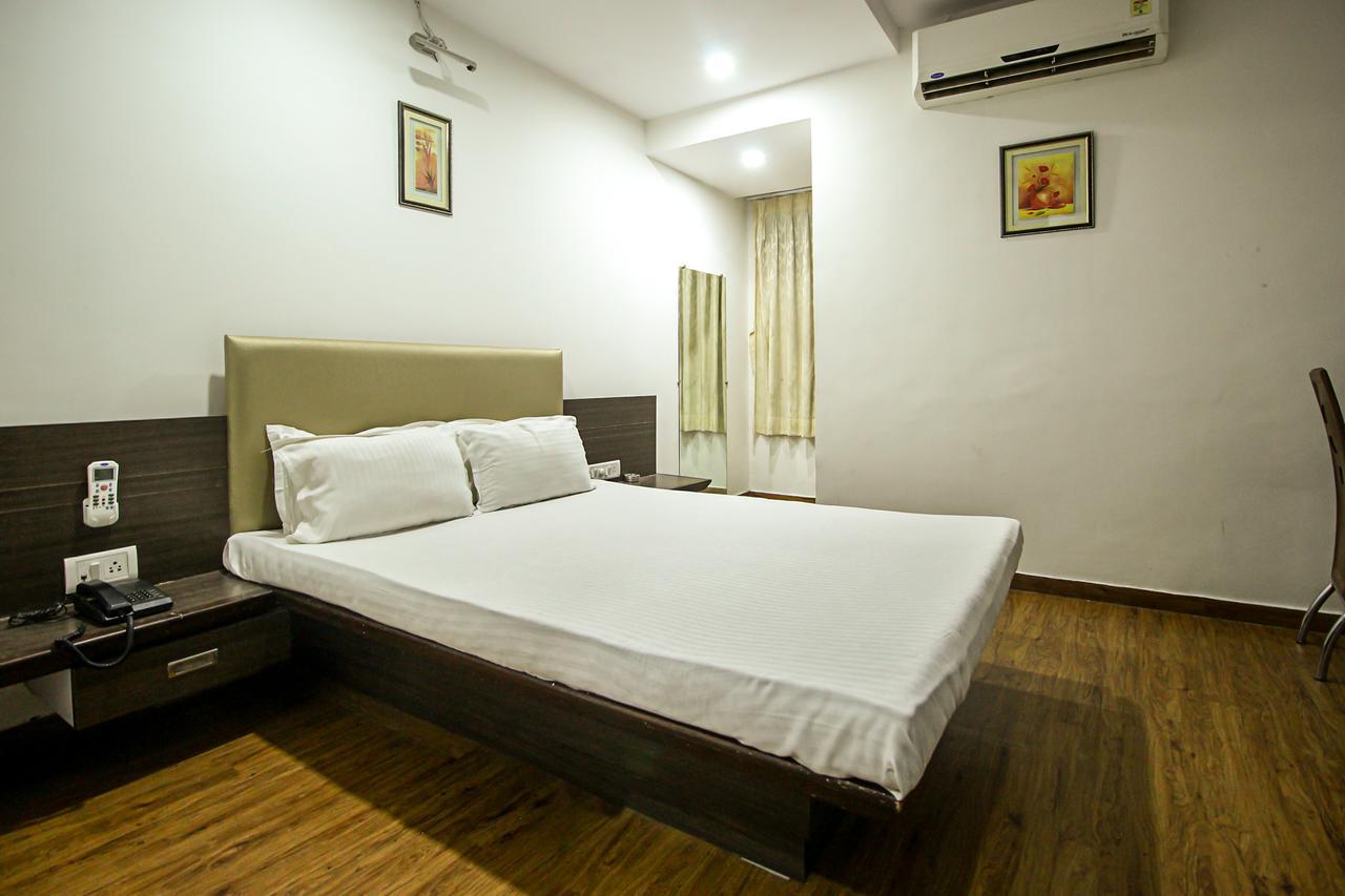 فَدودارا New Rajdhani Hotel المظهر الخارجي الصورة