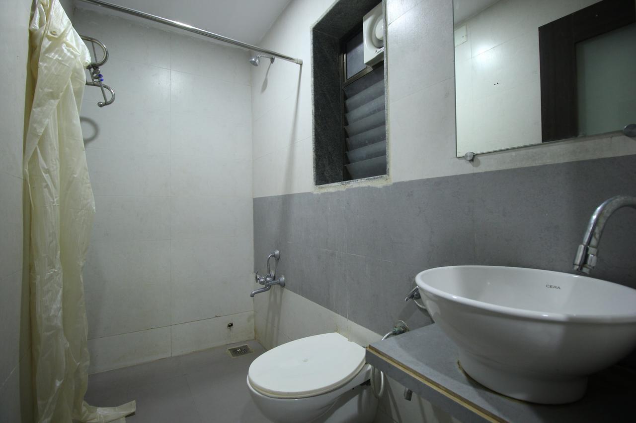 فَدودارا New Rajdhani Hotel المظهر الخارجي الصورة