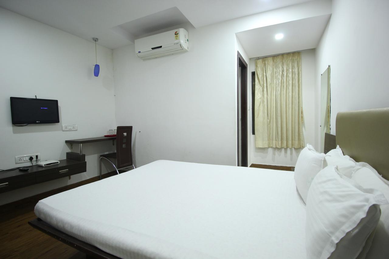 فَدودارا New Rajdhani Hotel المظهر الخارجي الصورة