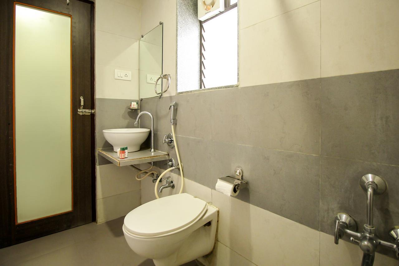 فَدودارا New Rajdhani Hotel المظهر الخارجي الصورة