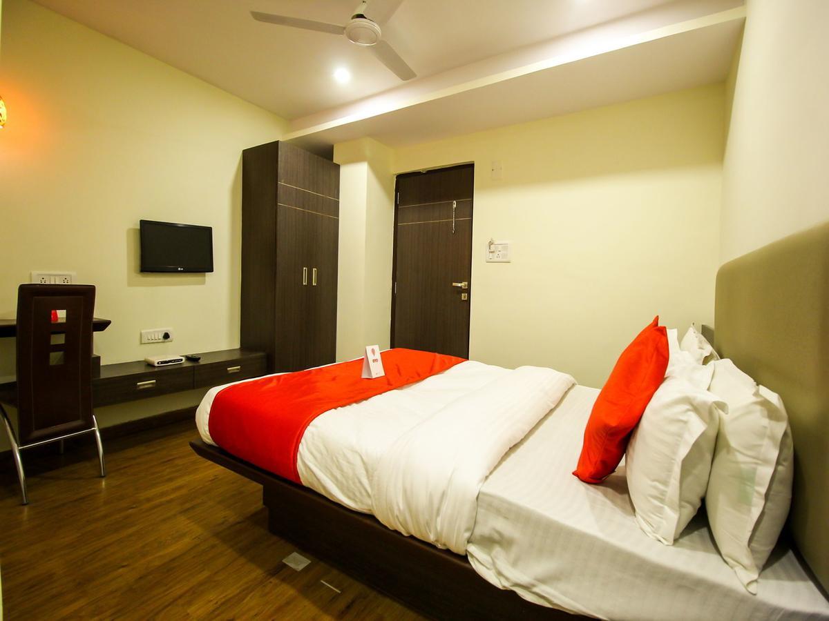 فَدودارا New Rajdhani Hotel المظهر الخارجي الصورة