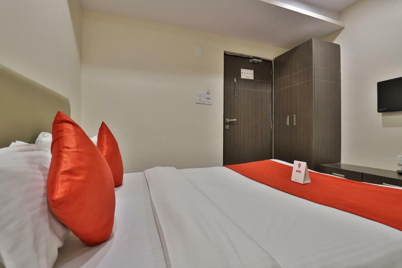 فَدودارا New Rajdhani Hotel المظهر الخارجي الصورة
